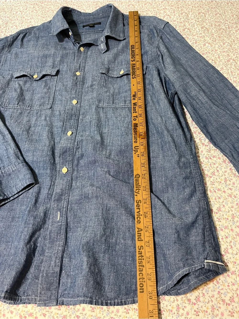 Banana Republic Denim Button-Up Shirt in Medium Blue. XL